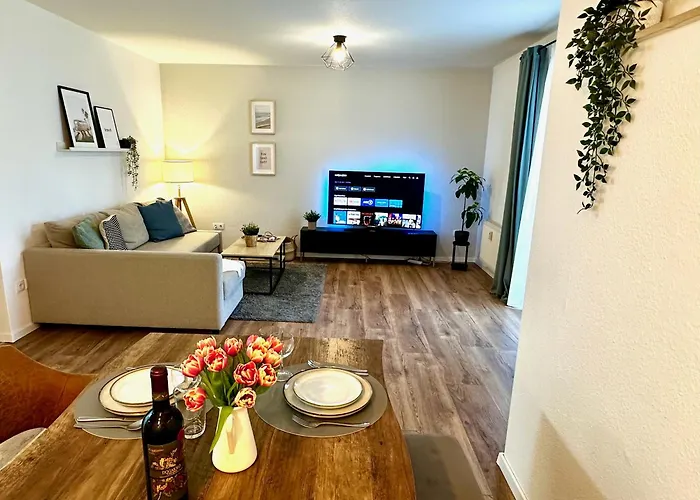 Geraeumiges 2R City-Apartment Uninaehe Mit Tv Streaming, Terrasse